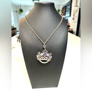 💜👑 NWOT Betsey Johnson Large Crown Necklace 👑 💜
